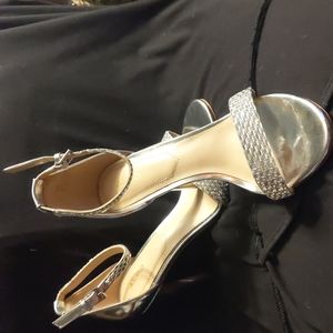 Couture Aldo heals. Like new size 8